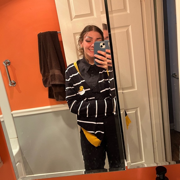 Meet your Posher, Courtney - Picture 2 of 5